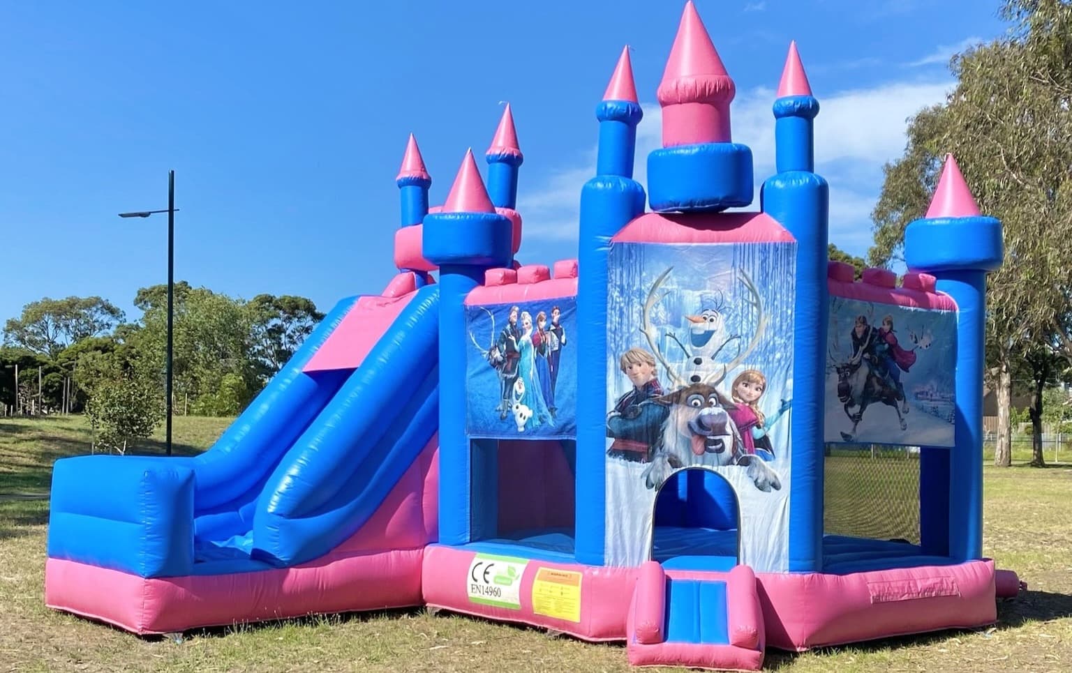 Disney's Frozen w/slide Jumping Castle